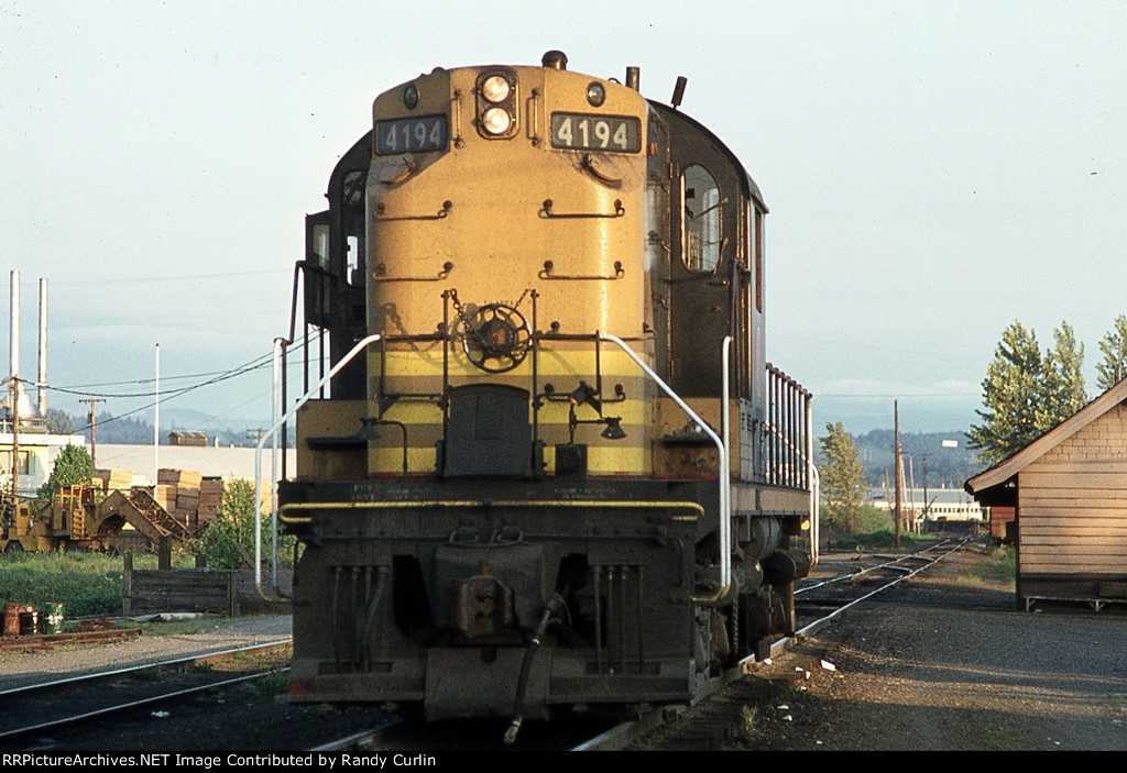 BN 4194 at Eugene